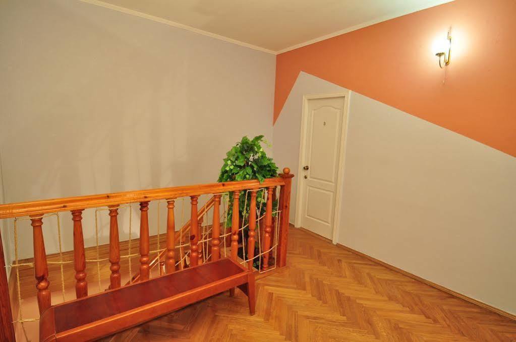 Status Guesthouse Kijev Kültér fotó